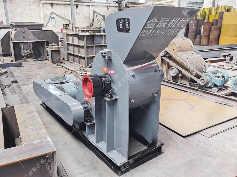 小型雙級粉碎機發貨圖片_發往山東煙臺_破碎粉煤灰